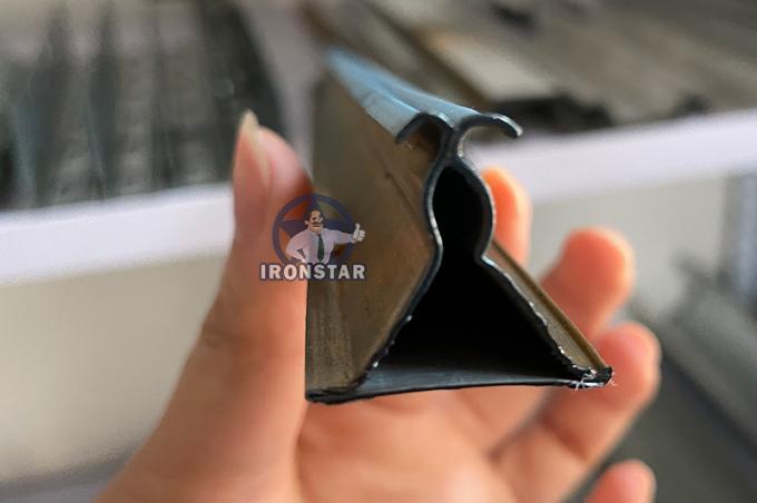 機械2を形作る三角形の角度のビード チャネル ロール