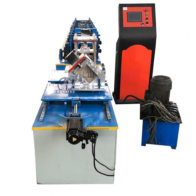 機械1を形作る1つのロールに付きCチャネル3つ
