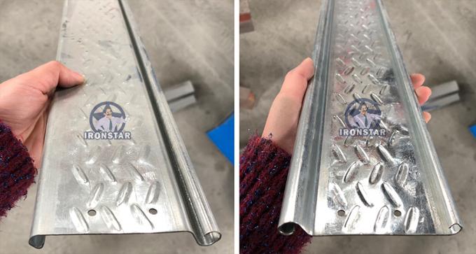 機械2を形作るシャッター ドア ロール