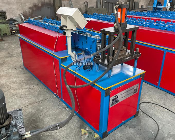 機械1を形作るシャッター ドア ロール