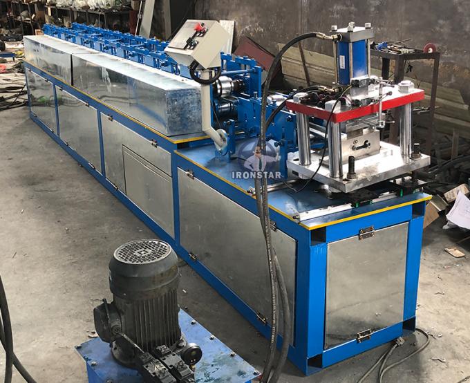 機械1を形作るシャッター ドア ロール