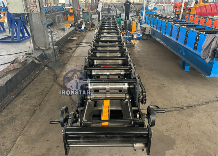 “Romania Industrial Warehouse Roof Use 312 Cap Ridge Roll Forming Machine Automatic PPGI Metal Waterproof Ridge Capping Tile Making Machine”